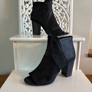 American Eagle Black Faux Suede Open Toe Bootie Lattice Pattern Chunky Heel